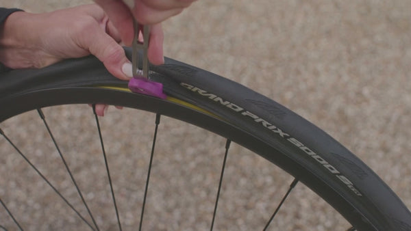 Lever tyre over edge with Smart Lever